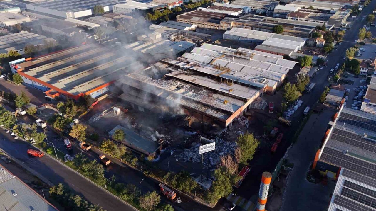Kayseri’de çıkan fabrika yangınına 94 araç ve 12 iş makinesi