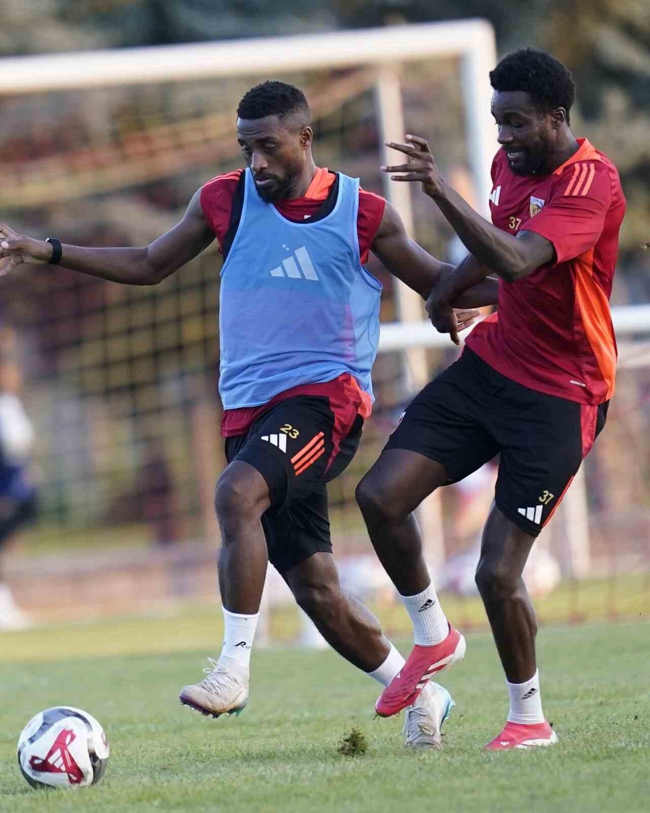 Süper Lig ekiplerinden Kayserispor, çalışmalarını sürdürüyor. Ligin 4. haftasında deplasmanda