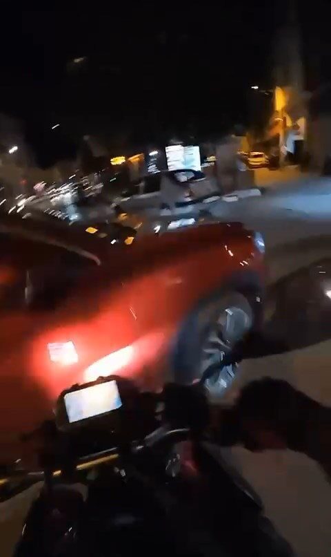 Bursa’da motosikletiyle ilerleyen sürücü, tali yoldan çıkan cipe çarpmasıyla yere