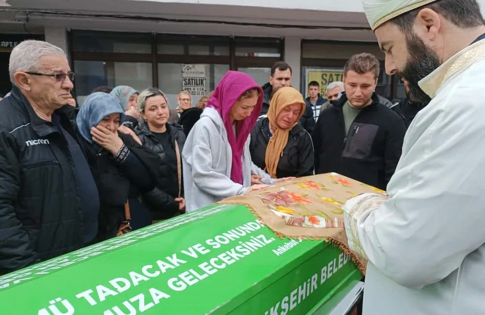Samsun’da yolun karşısına geçtikleri sırada kamyon çarpması sonucu hayatını kaybeden