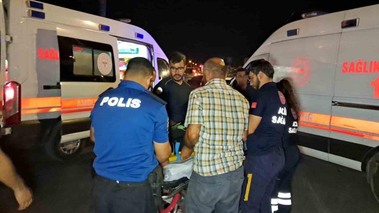 Karaman’da otomobille çarpışan motosikletli genç kız yaralanarak acılar içerisinde kıvranırken,