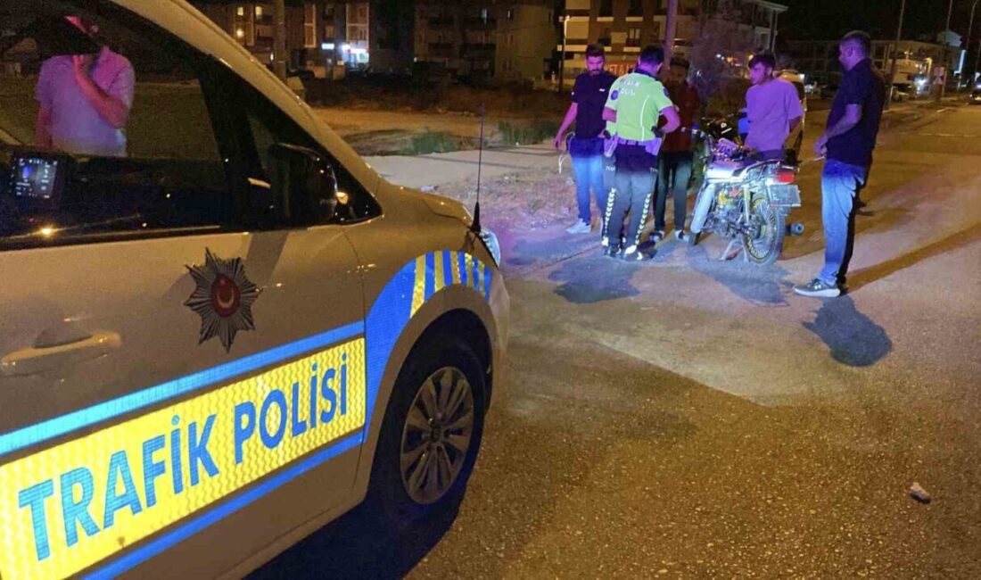 Aksaray’da plakasız motosikletiyle trafiğe çıkan ve maddi hasarlı kazaya karışan