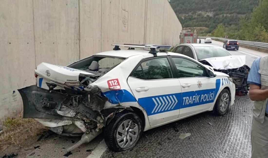 Tokat’ın Niksar ilçesi D-100 karayolunda meydana gelen kazaya müdahale eden