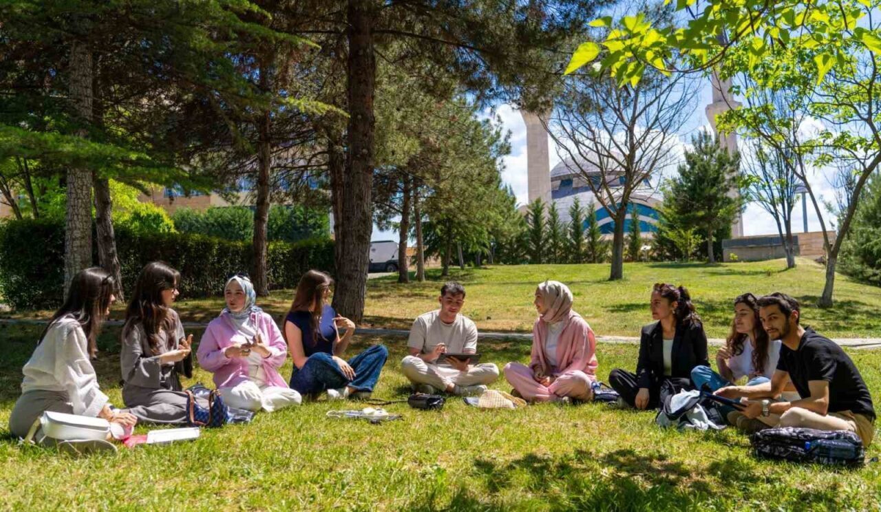Karabük Üniversitesi (KBÜ), Avrupa Birliği tarafından desteklenen “GreenCamUz” projesiyle çevresel