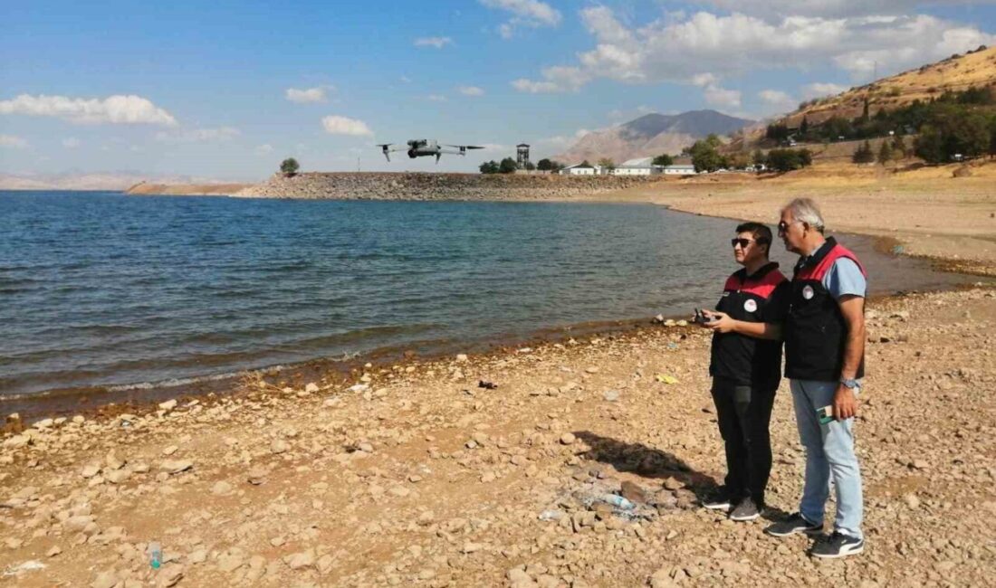 Elazığ’da ekipler, Keban Baraj Gölü’nde dron ile denetim yaptı. Elazığ