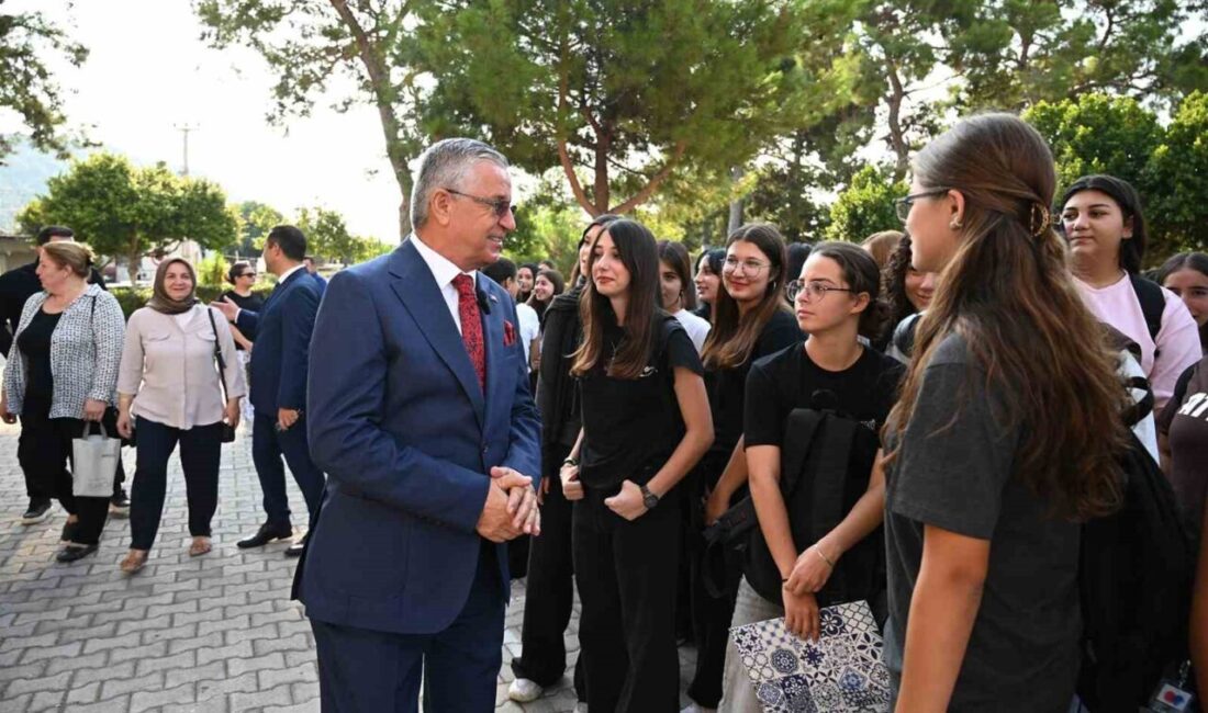 2025-2026 eğitim ve öğretim yılı Kemer’de törenle başladı. İlk ders