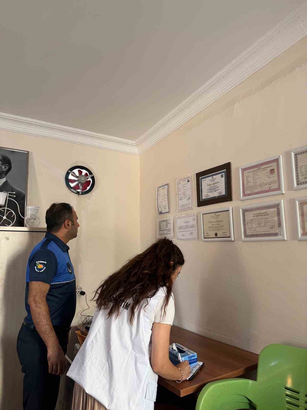 Kemer Belediyesi Zabıta Müdürlüğü ekipleri, yeni eğitim öğretim yılı öncesinde