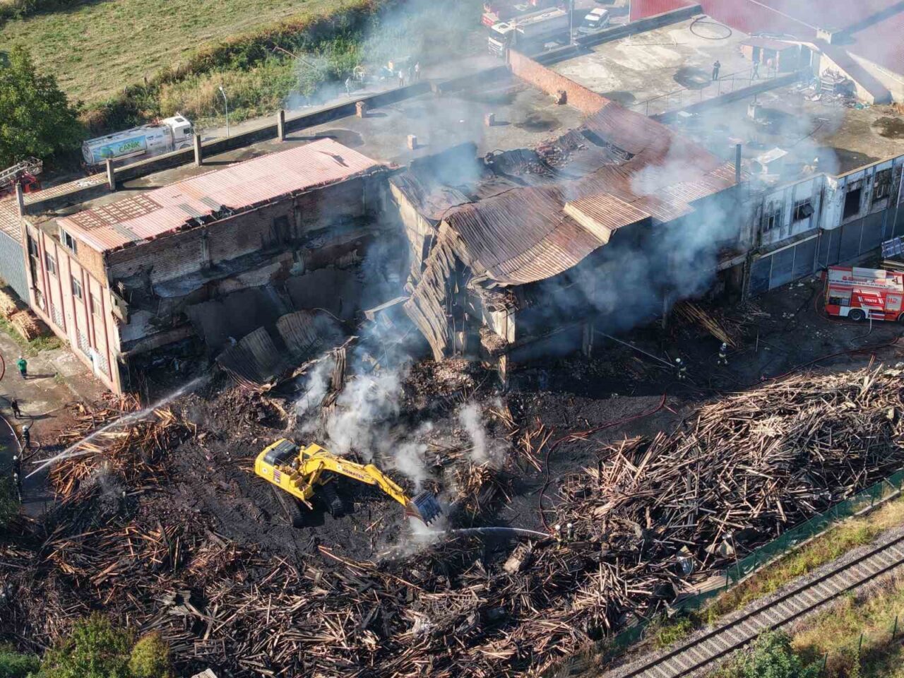 Samsun’un Tekkeköy ilçesinde dün gece çıkan kereste fabrikası yangınının ardından