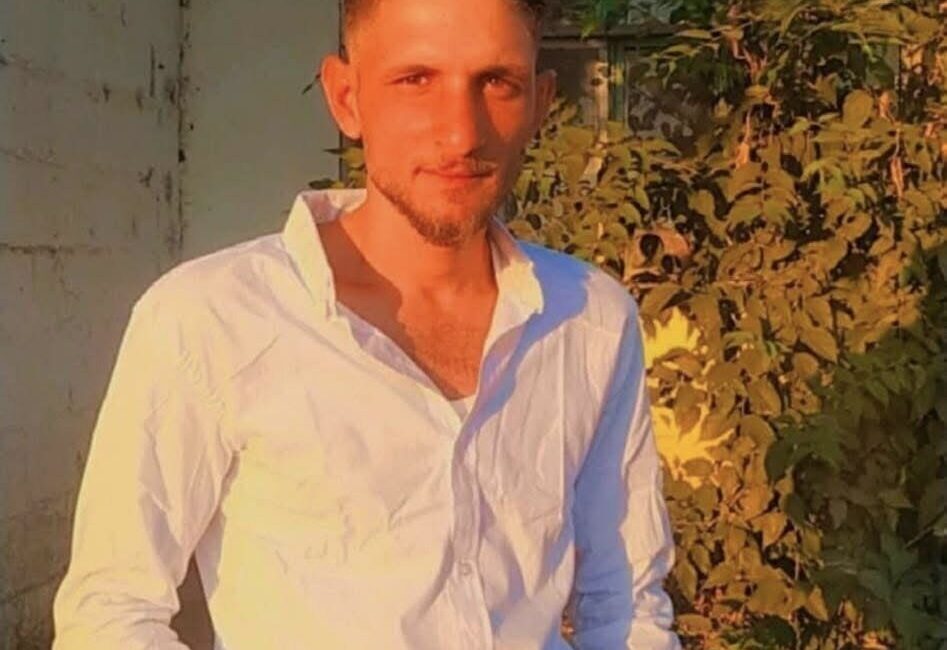 Edirne’nin Uzunköprü ilçesinde bir genç, kestiği ağacın üzerine devrilmesi sonucu