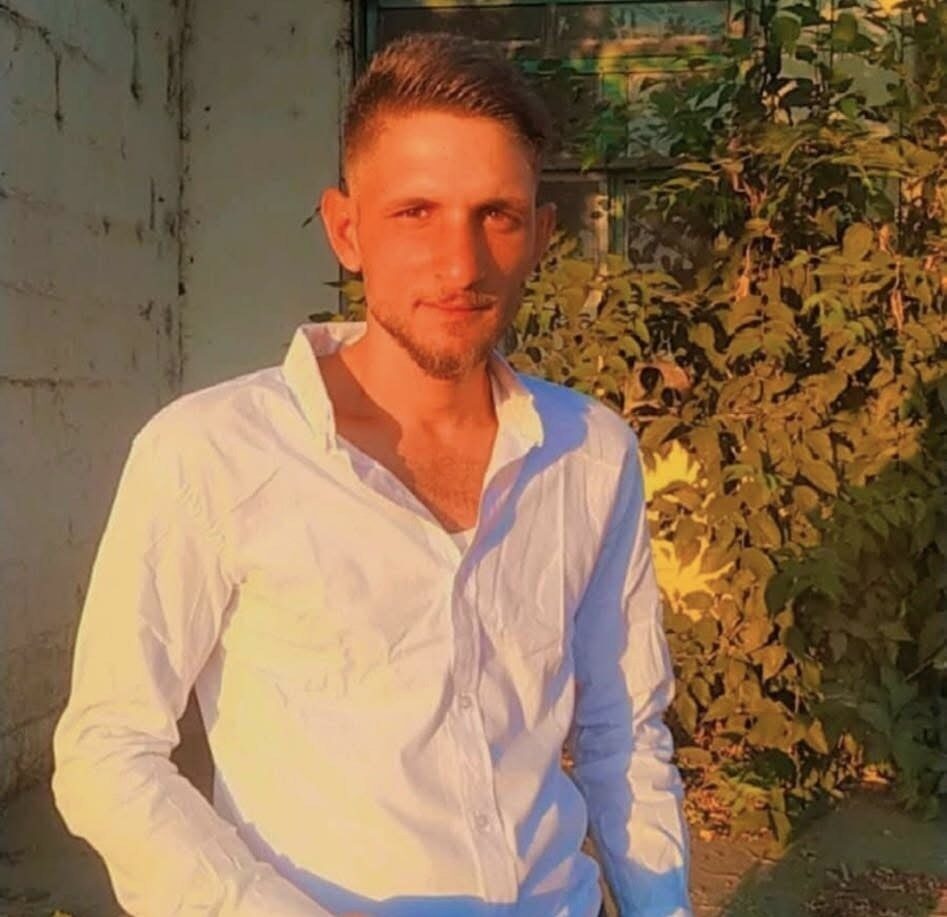 Edirne’nin Uzunköprü ilçesinde bir genç, kestiği ağacın üzerine devrilmesi sonucu