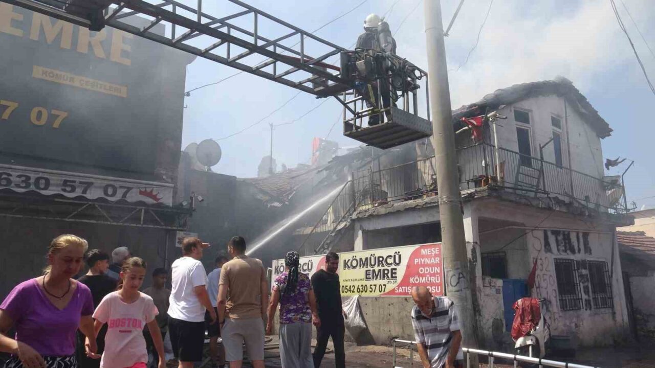 Antalya’da 30 yaşındaki genç, kız arkadaşıyla birlikte kaldığı evi benzin