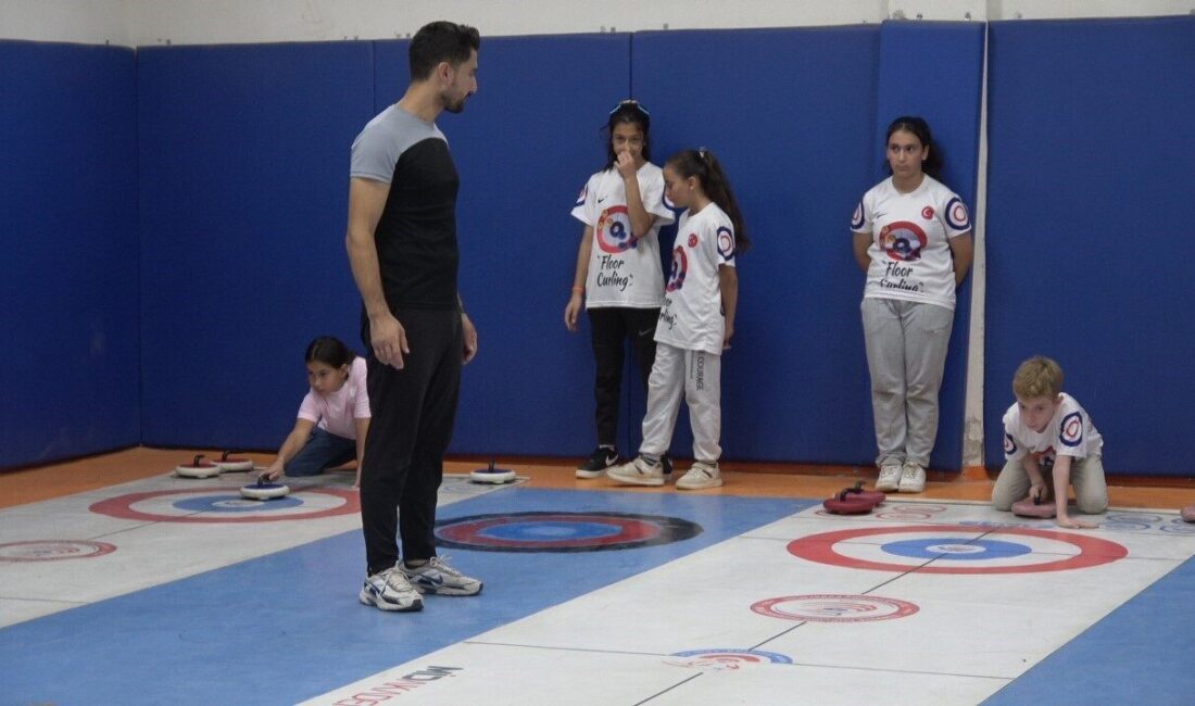 Adana’da düzenlenen floor curling bölge şampiyonasında üç kategoride şampiyon olan