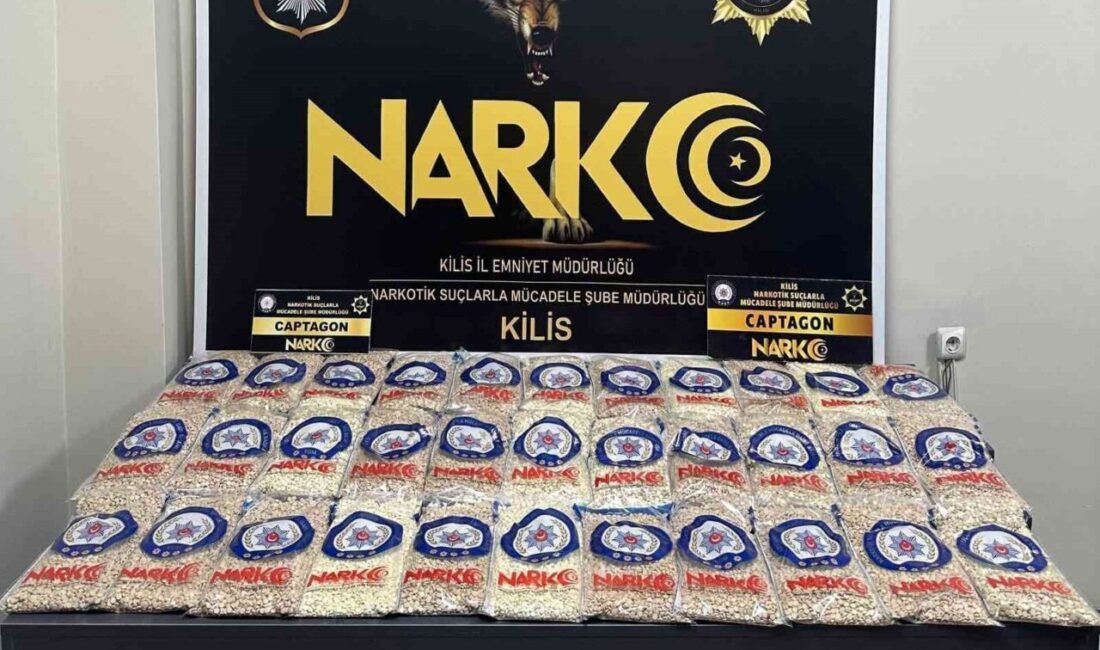 Kilis’te polis ekiplerince durdurulan bir araçta yapılan aramada 215 bin