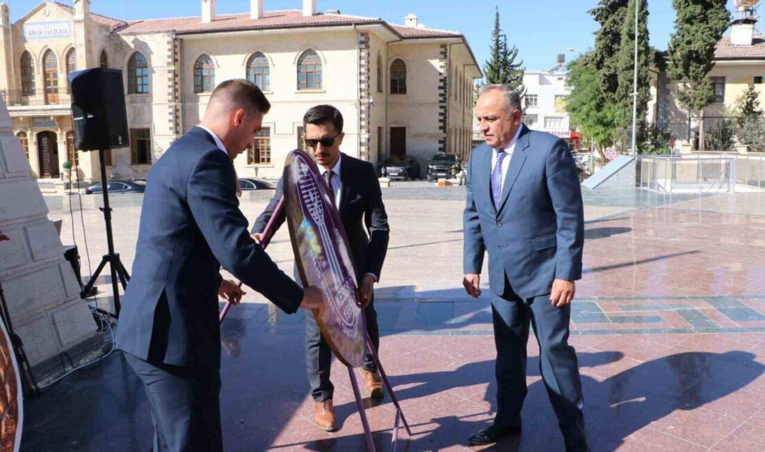 Kilis’te 38. Ahilik Haftası dolayısıyla düzenlenen etkinlikte, Cumhuriyet Meydanı’nda tören