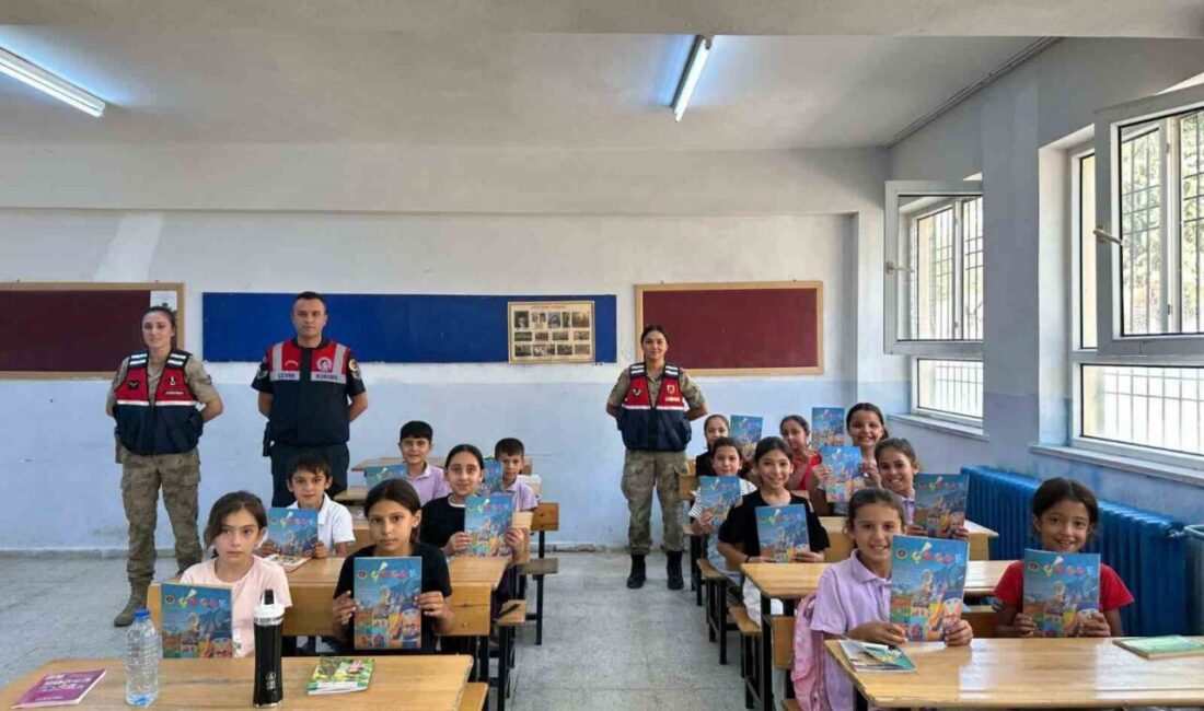 Kilis İl Jandarma Komutanlığı ekipleri, yeni eğitim-öğretim yılının açılışında Hasancalı