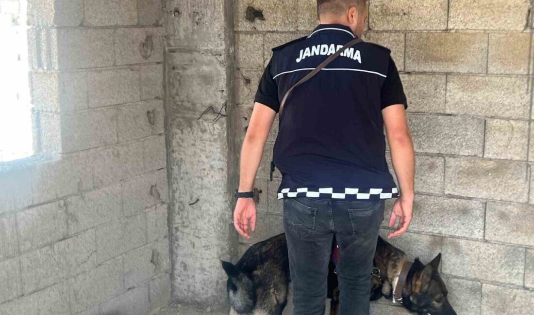 Kilis’te jandarma ekipleri, eğitim-öğretim yılının ilk gününde okul önlerinde trafik