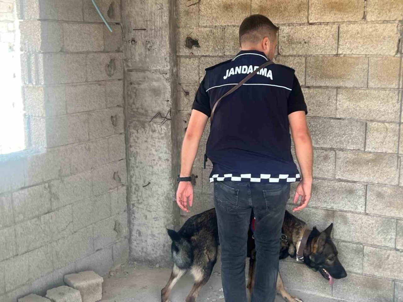 Kilis’te jandarma ekipleri, eğitim-öğretim yılının ilk gününde okul önlerinde trafik