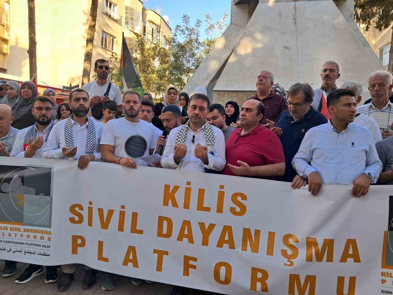 Kilis’te düzenlenen programla Gazze’ye destek çağrısı yapıldı. Kilis Şehitler Parkı’nda