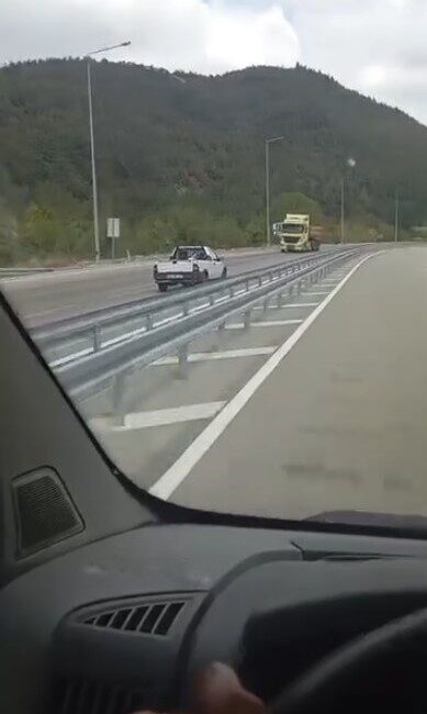 Bursa’nın Nilüfer ilçesinde kilometrelerce yolu ters şeritten giden bir kamyonet