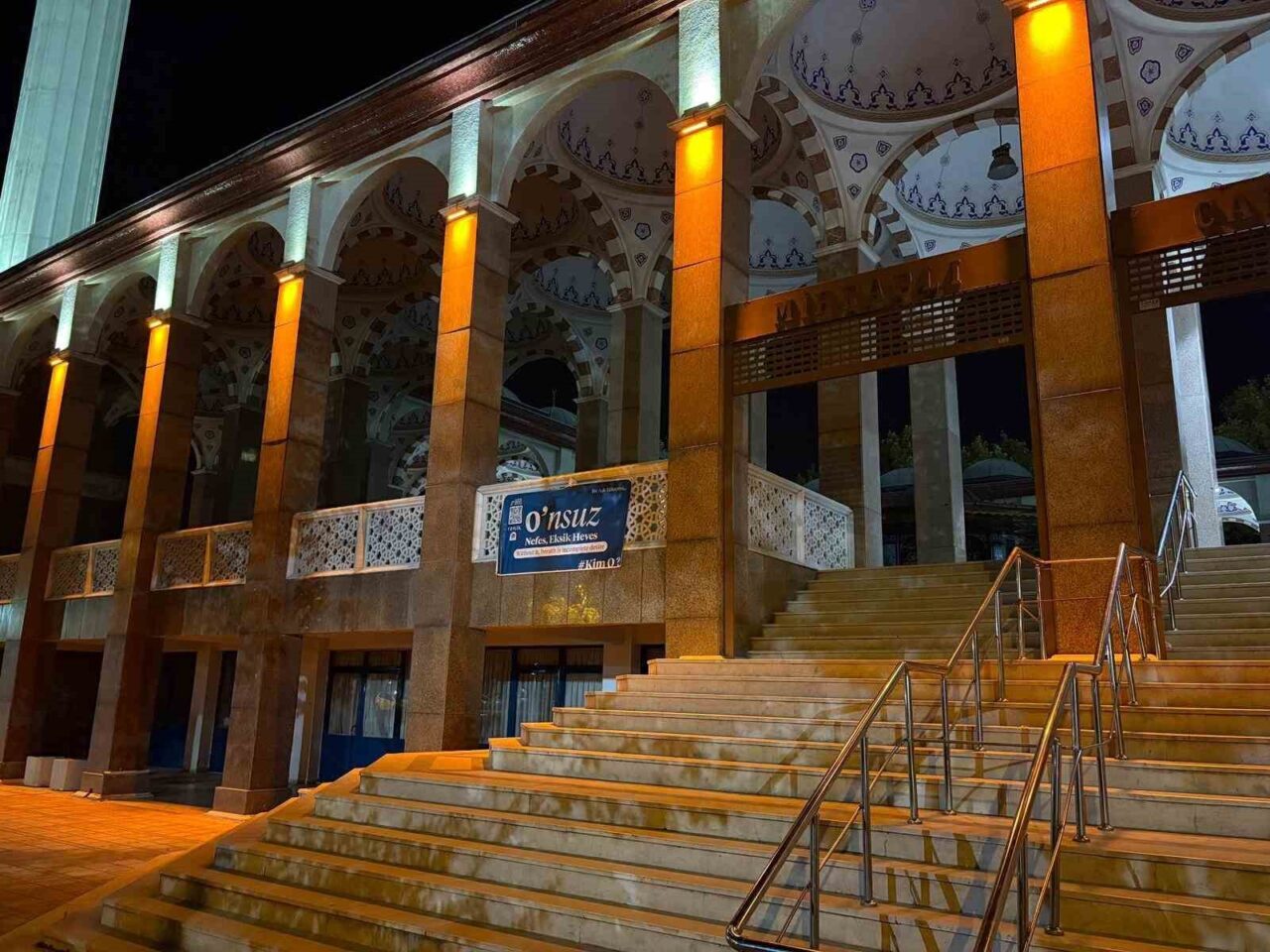 Bursa’da önemli mesajlar taşıyan sözlerle şehrin bir çok noktasına asılan