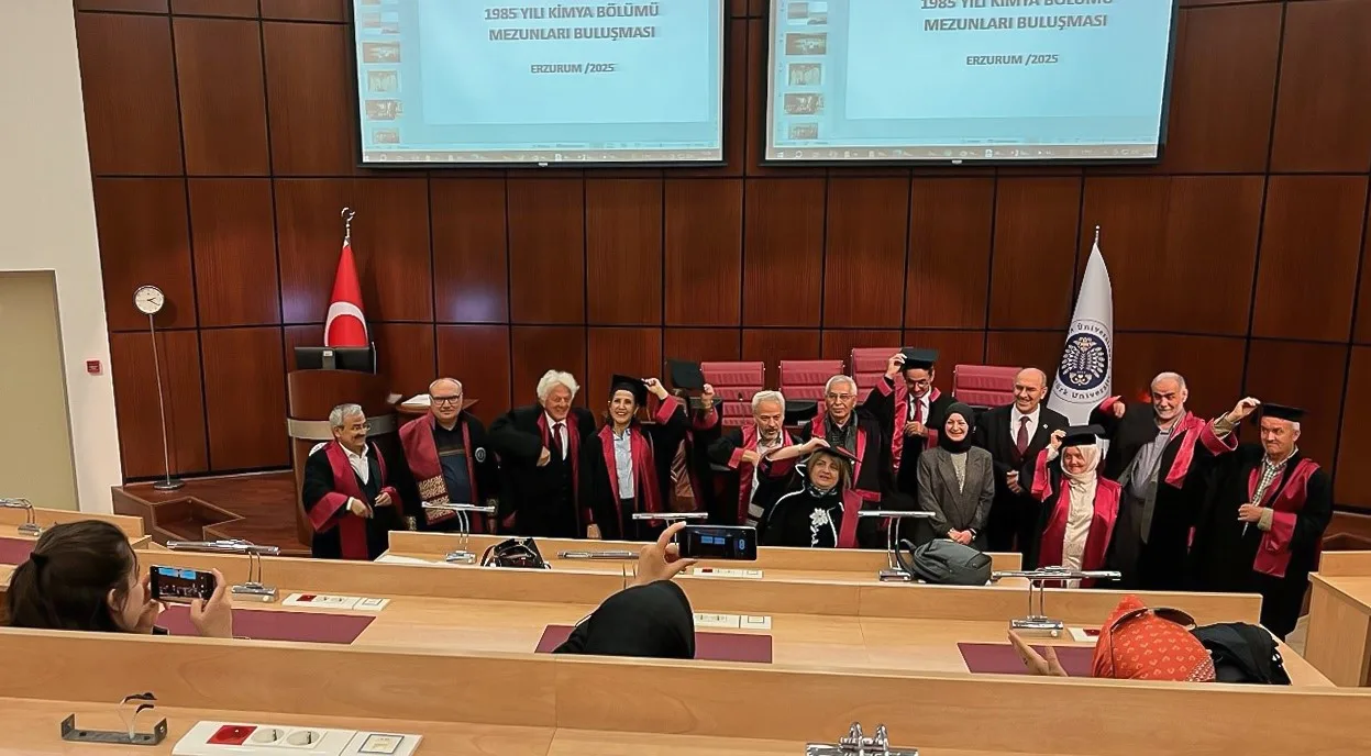 Atatürk Üniversitesi Fen Fakültesi Kimya Bölümünün 1985 yılı mezunları, mezuniyetlerinin