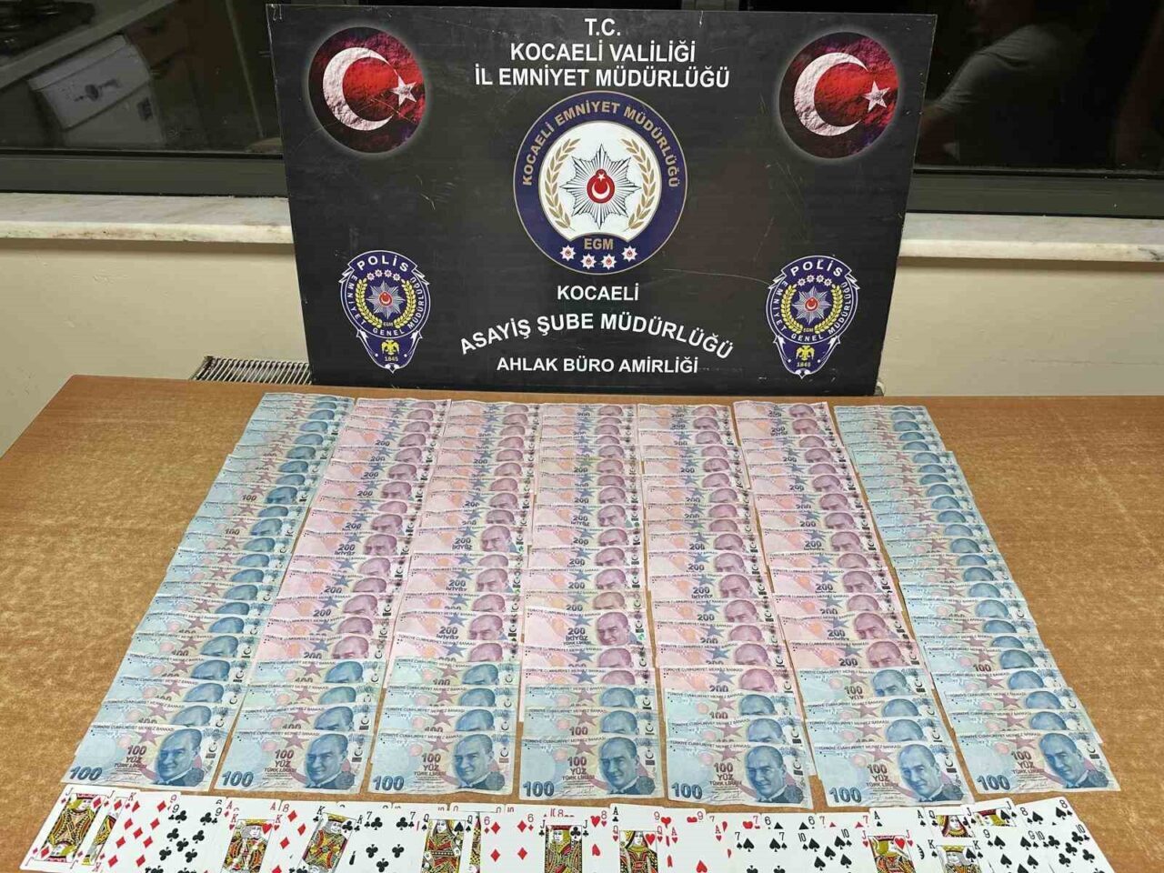 Kocaeli Emniyet Müdürlüğü Ahlak Bürosu ekipleri, kumarla mücadele kapsamında Derince