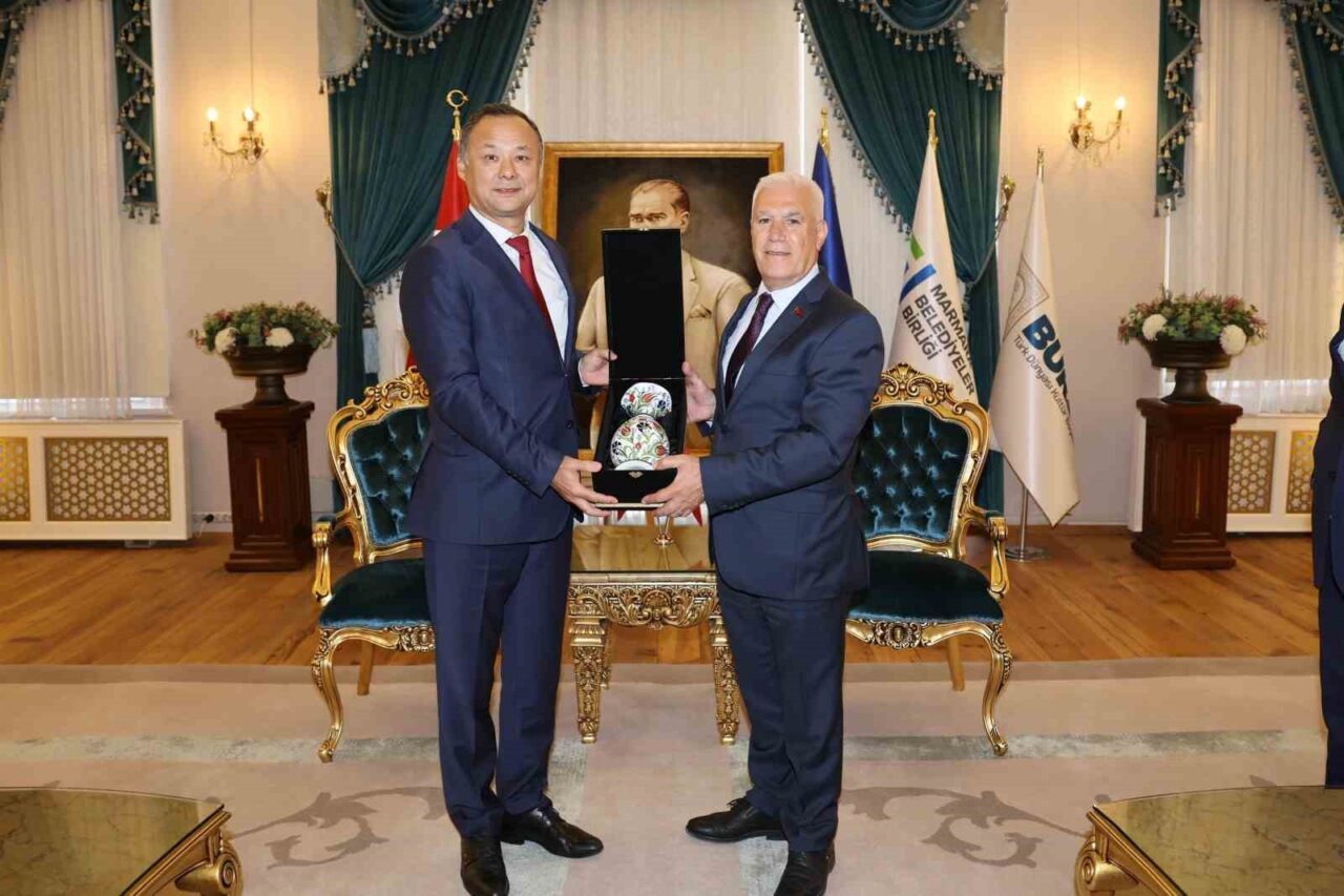 Kırgız Cumhuriyeti Ankara Büyükelçisi Ruslan Kazakbaev’in Başkan Mustafa Bozbey’e yaptığı