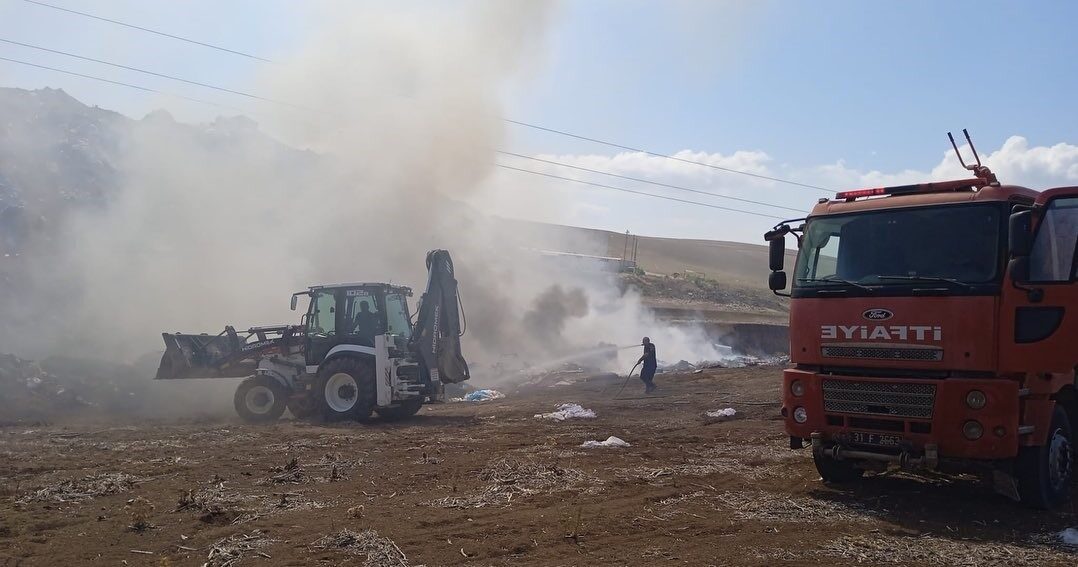 Hatay’da çöplük alanda çıkan yangın itfaiye ekipleri tarafından söndürüldü. Yangın,