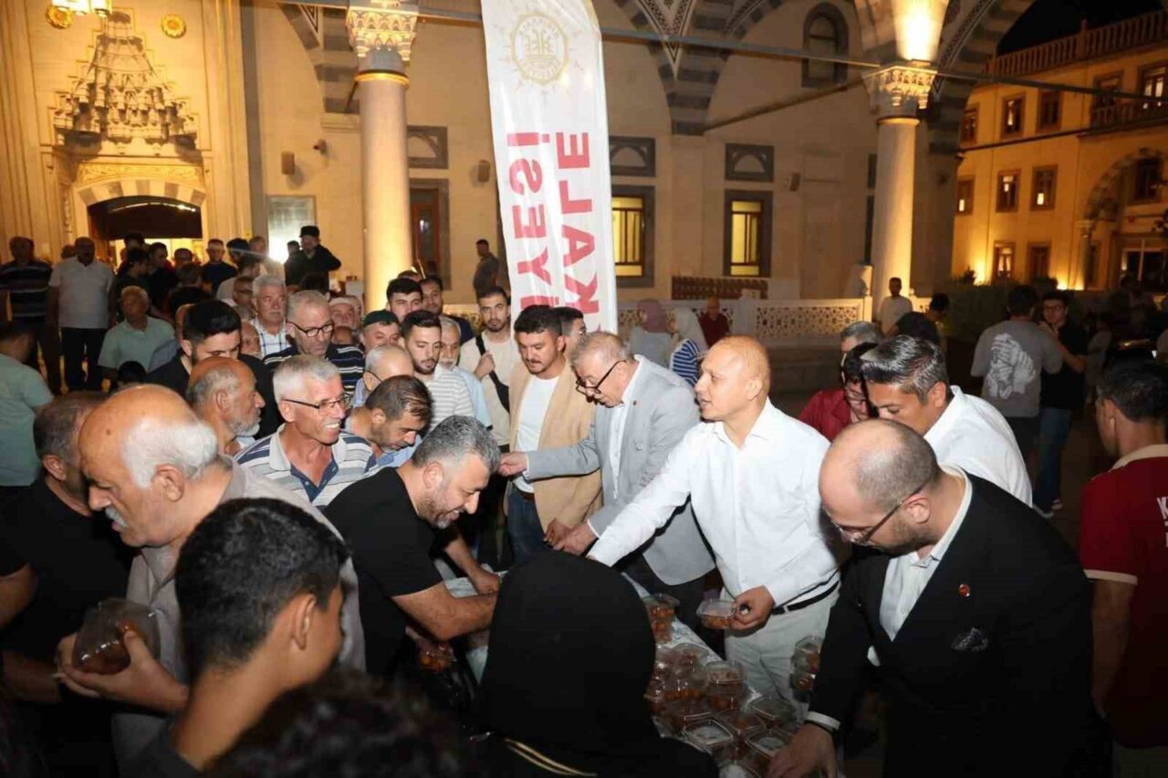 Kırıkkale Belediye Başkanı Ahmet Önal, Mevlid Kandili dolayısıyla Nur Camii