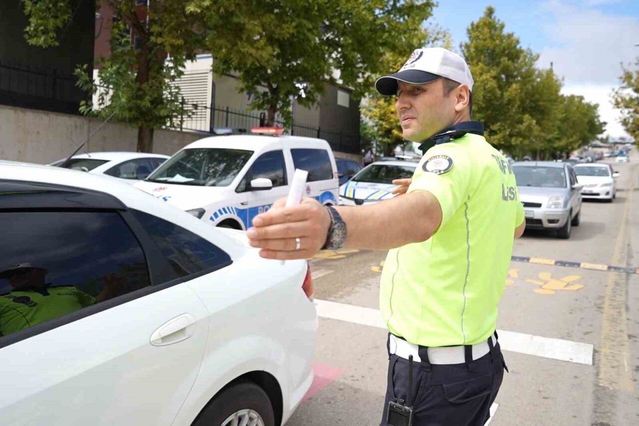 Kırıkkale’de yeni eğitim-öğretim yılının başlamasıyla okul çevrelerinde öğrencilerin güvenliği için