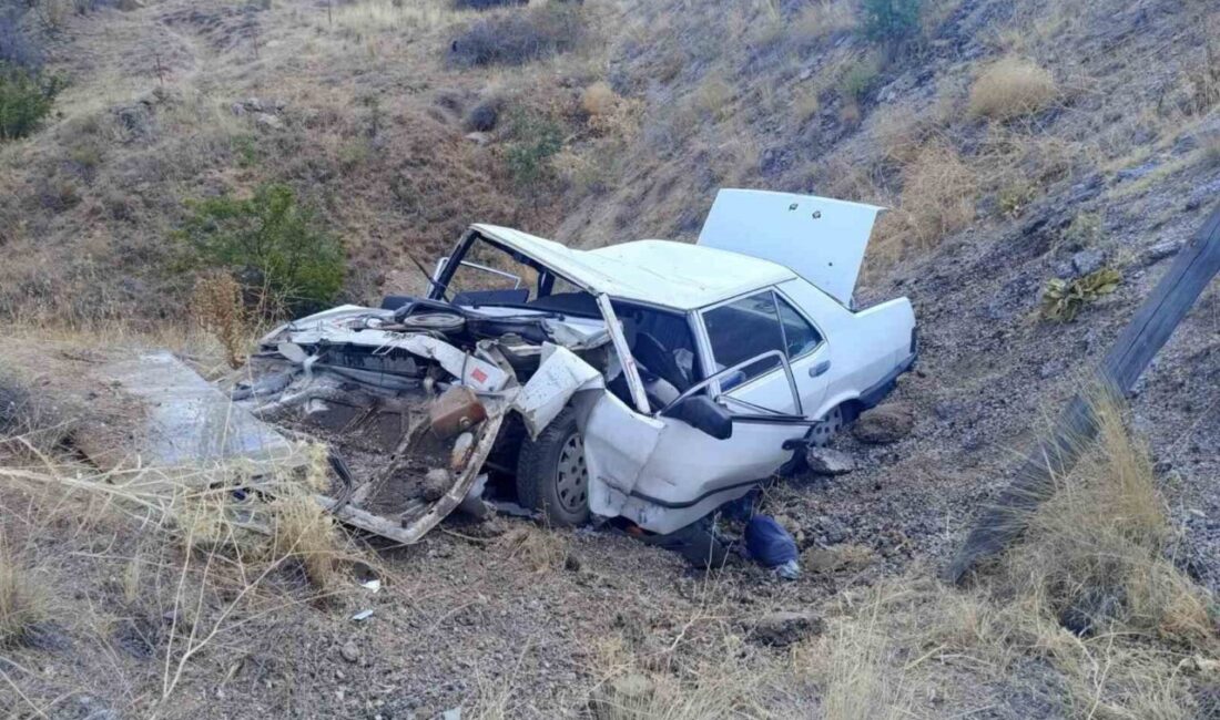 Kırıkkale’de kontrolden çıkarak yaklaşık 65 metre uçuruma yuvarlanan otomobilin hurdaya