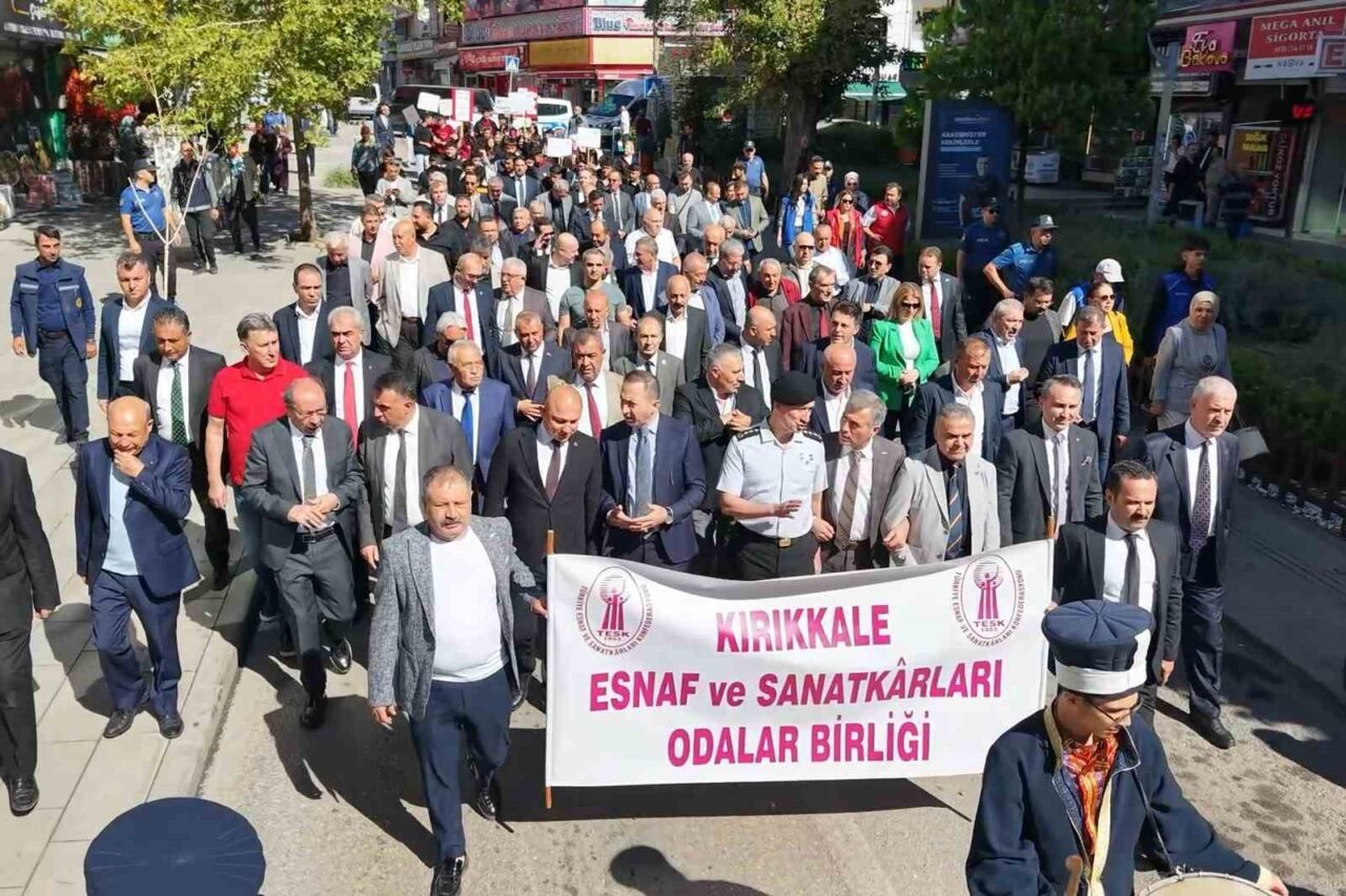 Kırıkkale’de Ahilik Haftası etkinlikleri mehter marşı eşliğinde yapılan kortej yürüyüşüyle