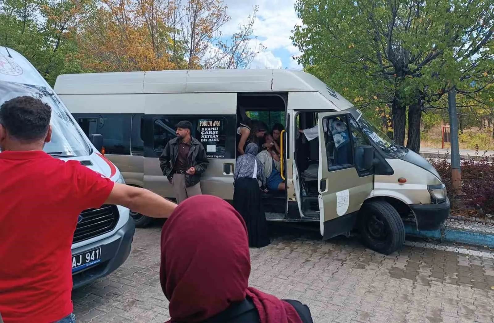 Kırıkkale Üniversitesi kampüsünde kontrolden çıkan dolmuşun ağaca çarpması sonucu 13