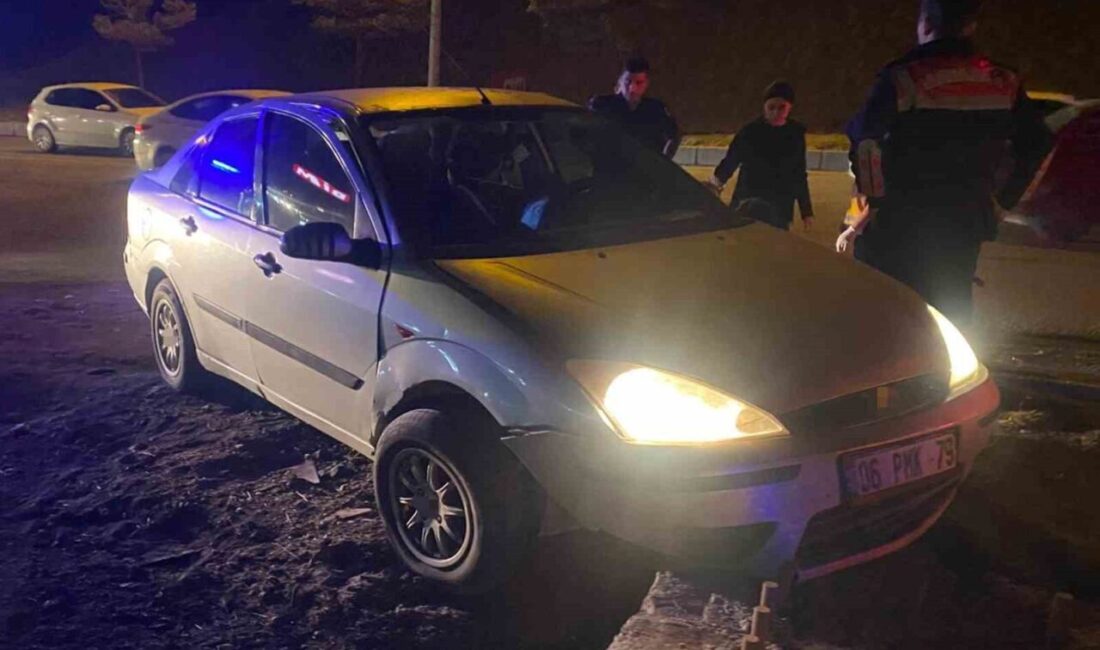 Kırıkkale’de kontrolden çıkan otomobilin sürüklenerek beton refüje çarptığı kazada 4