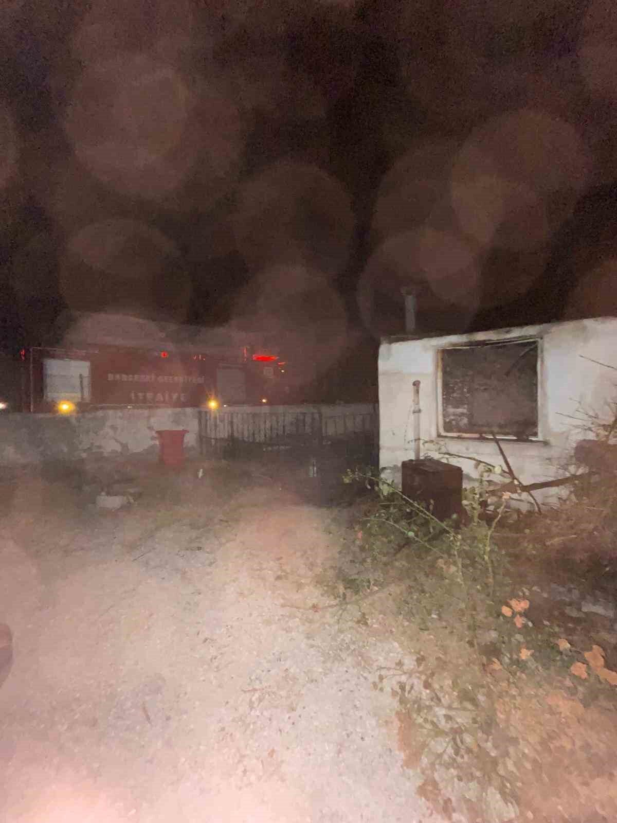 Kırklareli’nin Babaeski ilçesinde bir çiftlik evinde çıkan yangın, itfaiye ekipleri