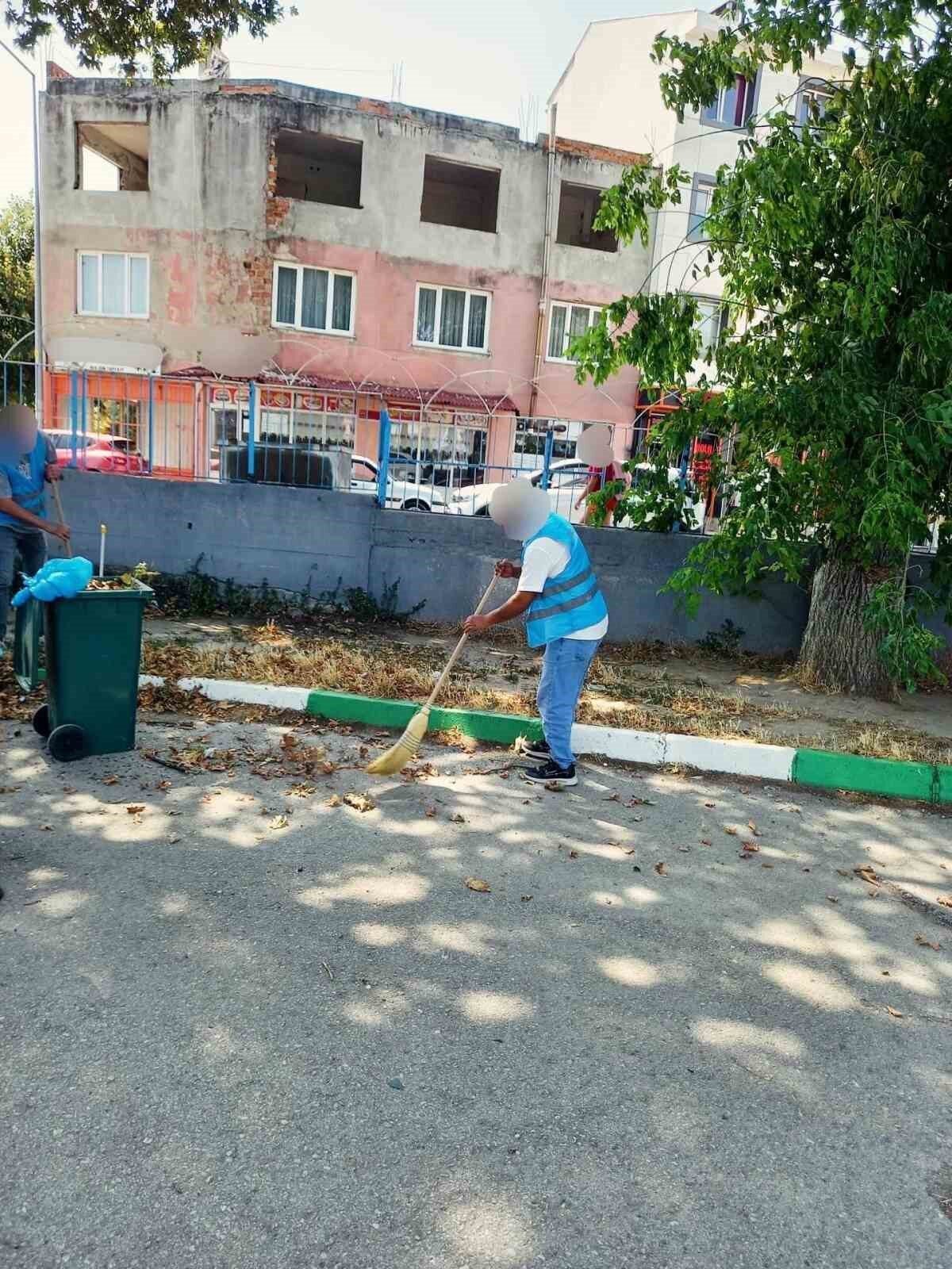 Kırklareli’nde denetimli serbestlik hükümlüleri, kentteki okulu yeni eğitim-öğretim yılına hazırladı.