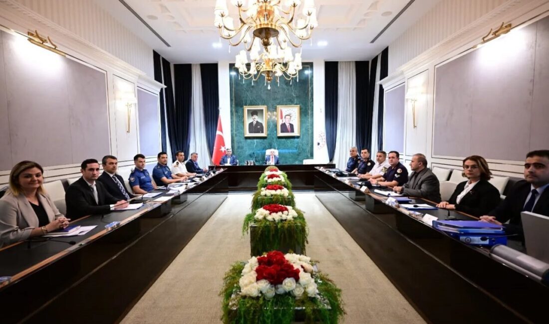 Kırklareli’nde Kolluk Gözetim Komisyonu Toplantısı gerçekleşti. Kırklareli Valisi Uğur Turan