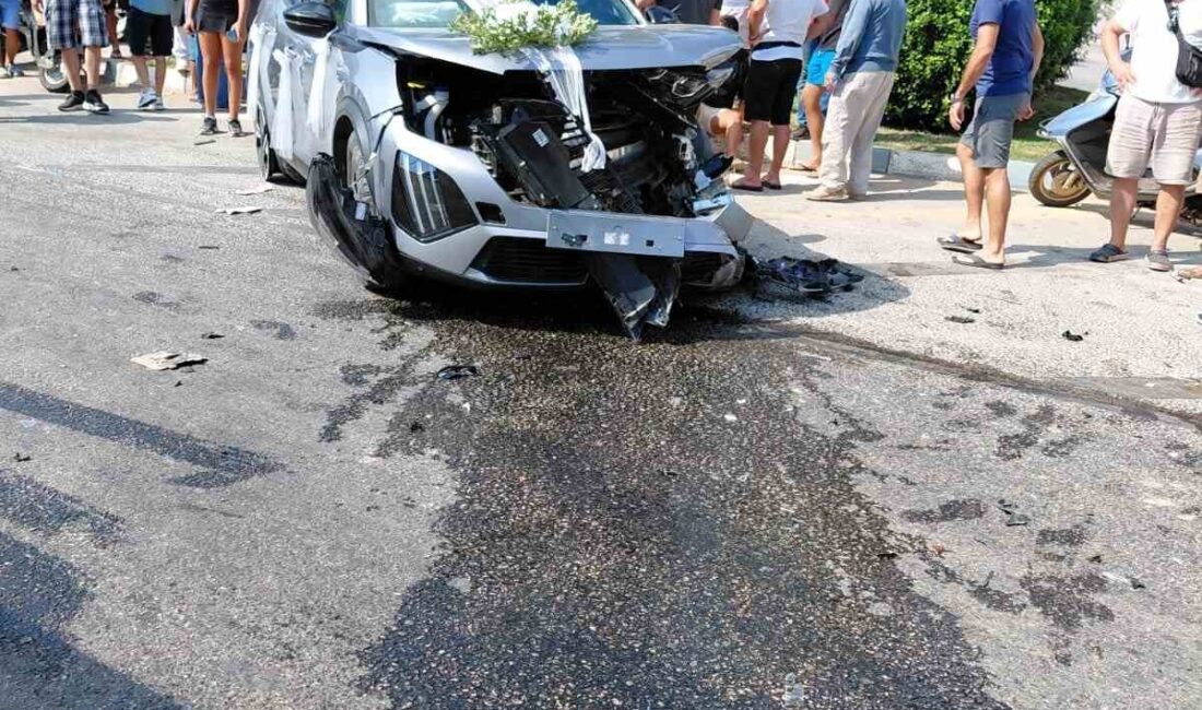 Antalya’nın Kaş ilçesinde kırmızı ışık ihlali yapan otomobilin gelin arabasıyla