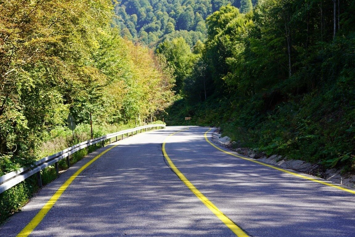 Kocaeli Büyükşehir Belediyesi, ulaşım güvenliğini artırmak amacıyla Kartepe zirve yolunda