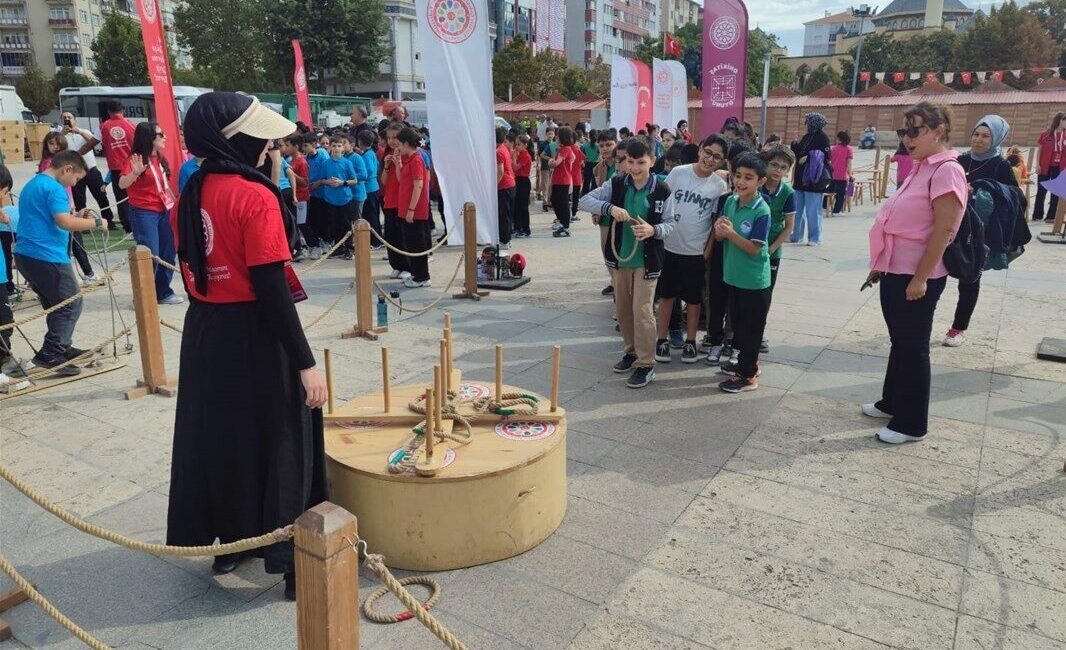 KIRŞEHİR(İHA)– Türkiye Geleneksel Spor Dalları Federasyonu tarafından düzenlenen Geleneksel Çocuk