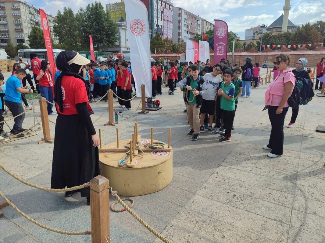 KIRŞEHİR(İHA)– Türkiye Geleneksel Spor Dalları Federasyonu tarafından düzenlenen Geleneksel Çocuk