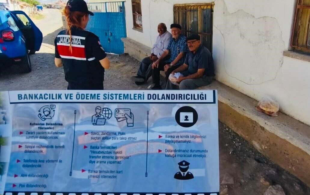 Kırşehir İl Jandarma Komutanlığı ekipleri, vatandaşları dolandırıcılık olaylarına karşı bilinçlendirmek