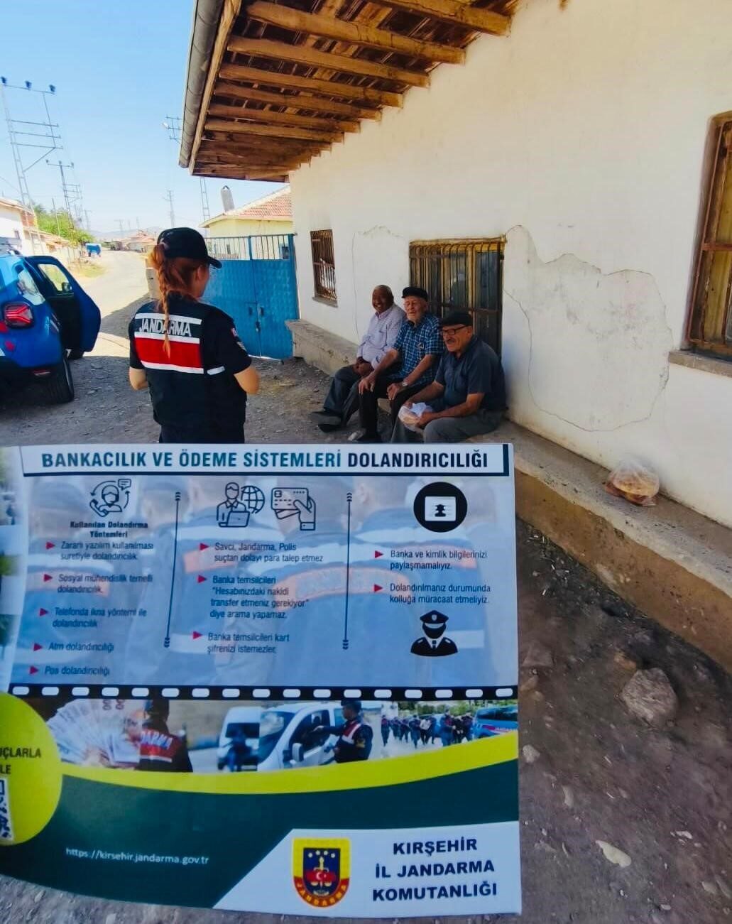 Kırşehir İl Jandarma Komutanlığı ekipleri, vatandaşları dolandırıcılık olaylarına karşı bilinçlendirmek