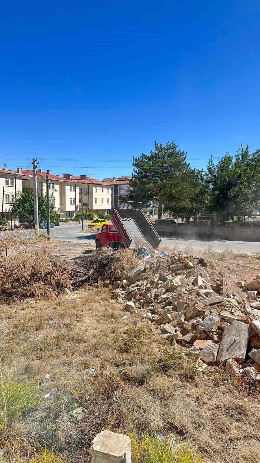 KIRŞEHİR (İHA) – Kırşehir’de boş araziye izinsiz şekilde moloz döken