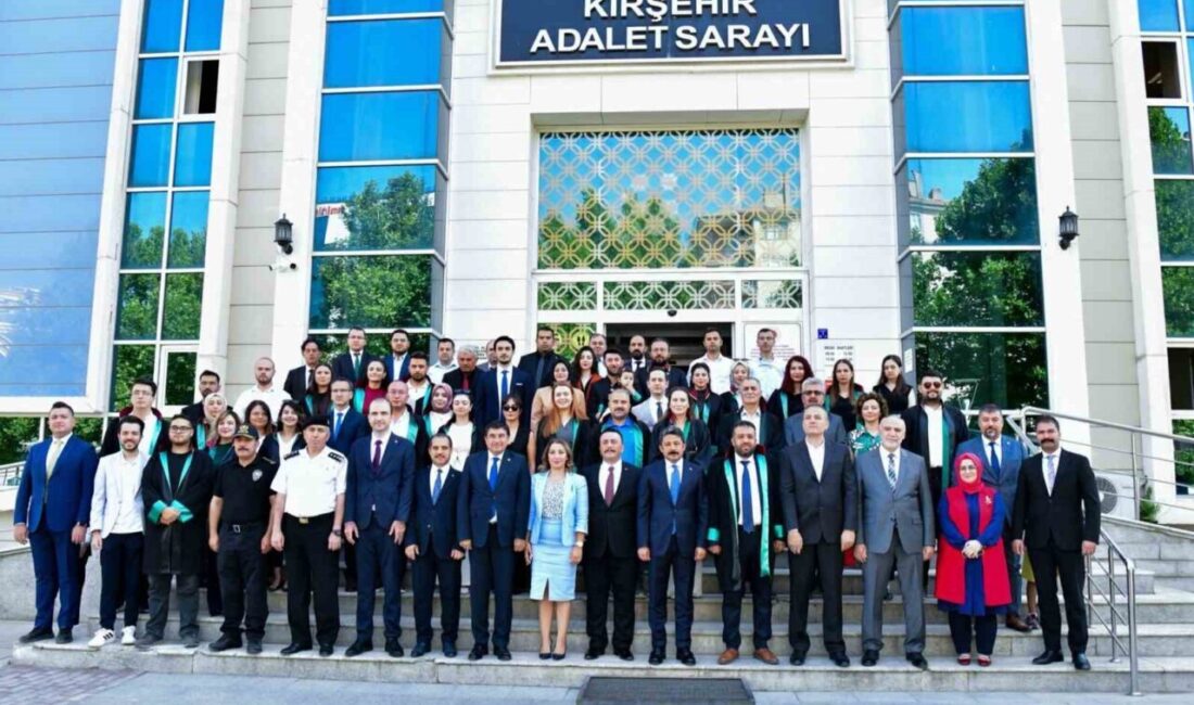 Kırşehir’de adli yıl düzenlenen törenle açıldı. Kırşehir Adliyesi bahçesinde düzenlenen