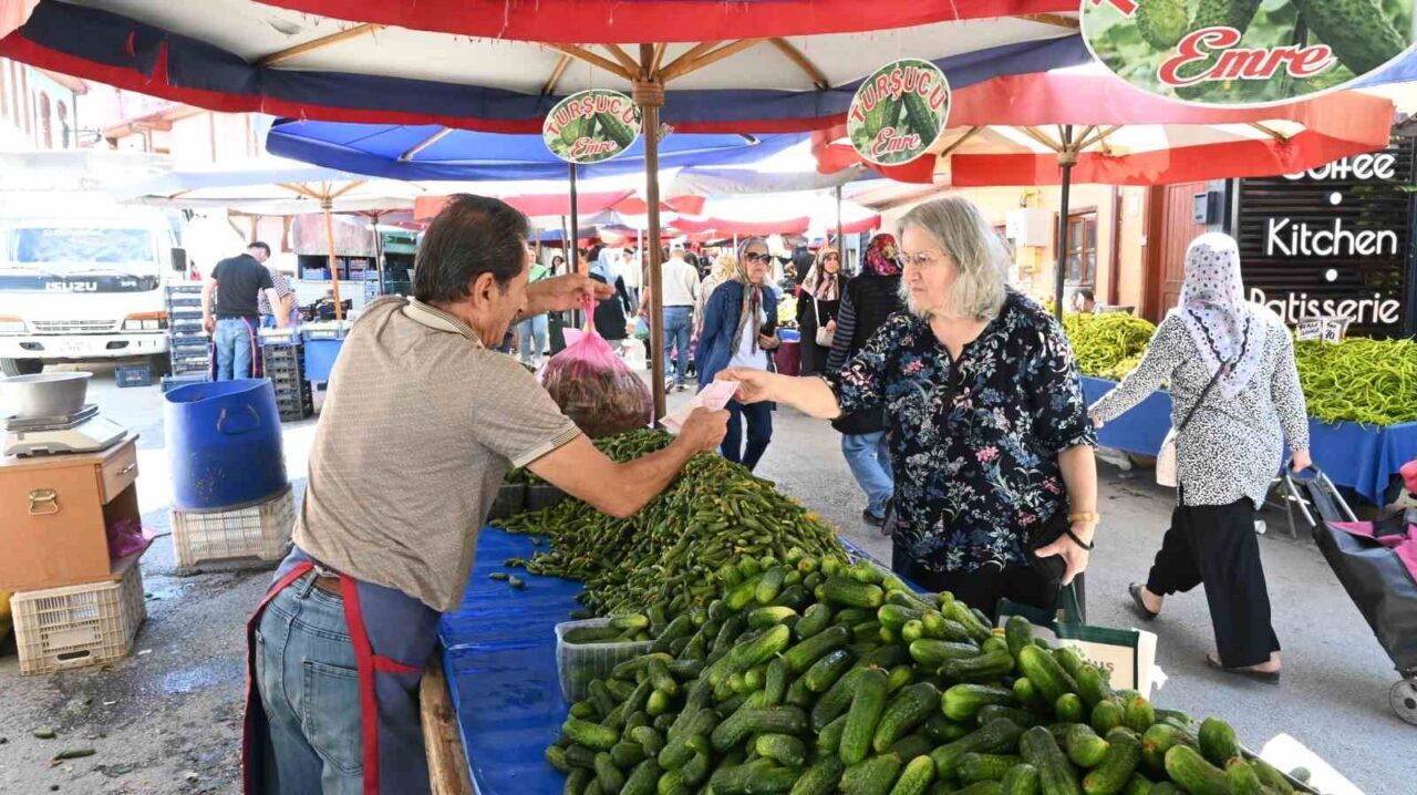 Eskişehir’de kış aylarının yaklaşmasıyla birlikte turşu kurmak için hazırlıklara başlayan