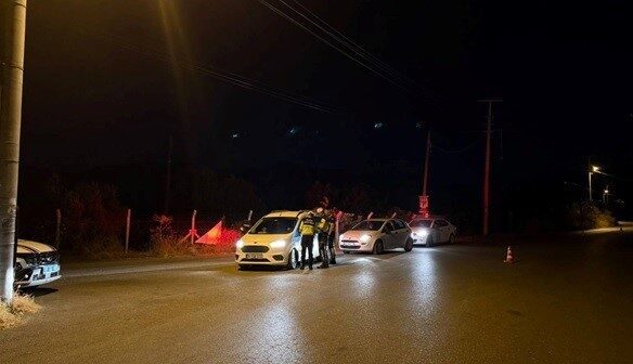 Aydın’ın Efeler ilçesi Kızılcaköy Mahallesi yolunda yol kontrol uygulamasında 43