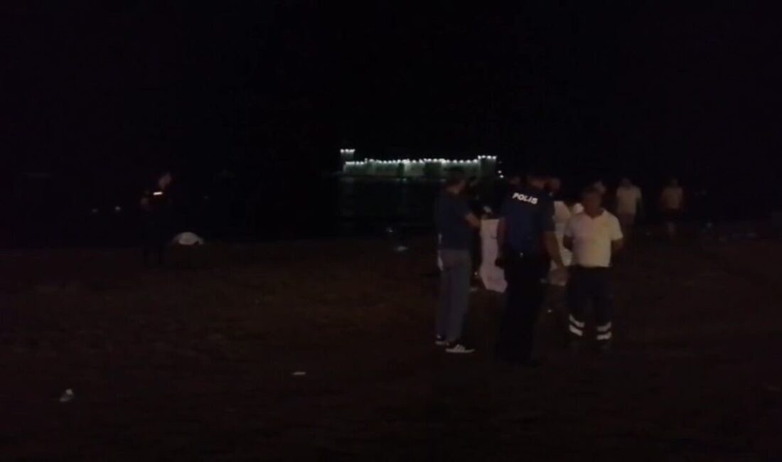 Mersin’in Kızkalesi sahilinde gece denize giren bir kişi hayatını kaybetti.