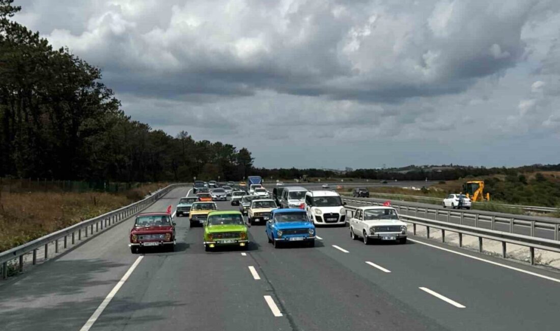 Her yaştan yüzlerce klasik otomobil tutkunu Arnavutköy Belediyesi’nin öncülüğünde düzenlenen