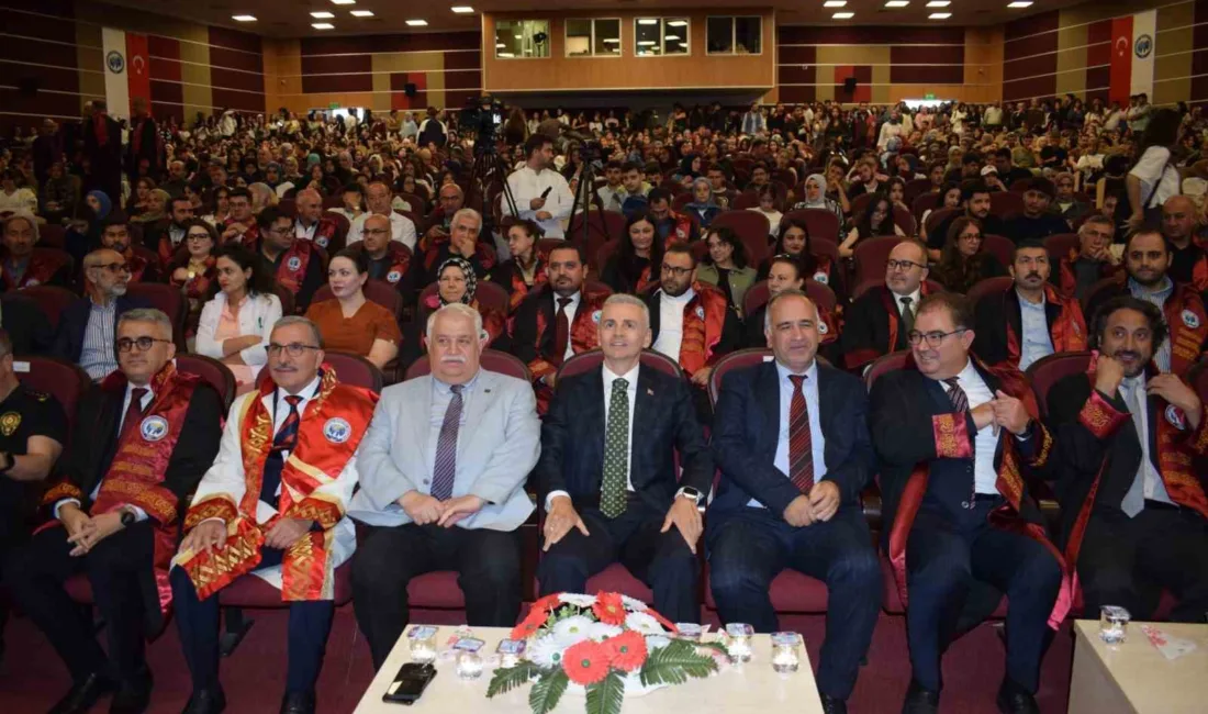 Karaman’da Karamanoğlu Mehmetbey Üniversitesi’nin (KMÜ) 2025-2026 akademik yılı açılış töreni